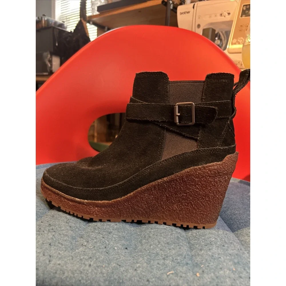 MERRELL Size 9.5 Suede Wedge Heel Tremblant Buckle Platform Boots Ankle Booties